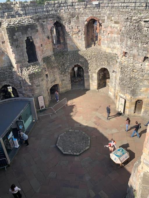 Betty'S Minster View - 6 Twins Or 3 Superkings -Central With Free Parking York Extérieur photo