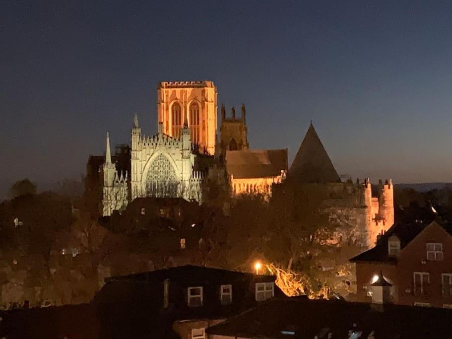 Betty'S Minster View - 6 Twins Or 3 Superkings -Central With Free Parking York Extérieur photo