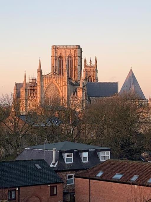 Betty'S Minster View - 6 Twins Or 3 Superkings -Central With Free Parking York Extérieur photo